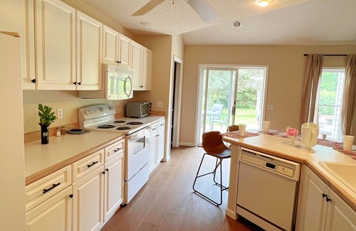 Mayville House | G Cookie's Mayville Getaway