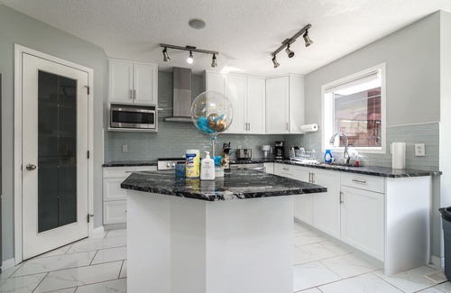 Northwest Calgary Villa | G@Home Whole House in ValleyRidge/#1 to Banff/COP