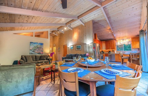 Sebastopol House | G's River View! Happy & Fun NEW Cabin! On River Near & Golf Course! COMFY!