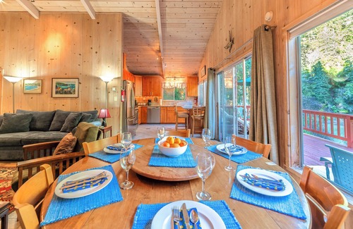 Sebastopol House | G's River View! Happy & Fun NEW Cabin! On River Near & Golf Course! COMFY!