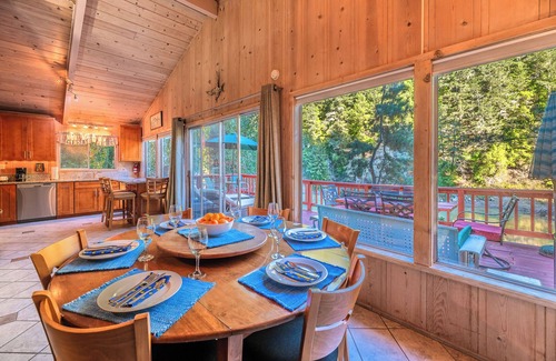 Sebastopol House | G's River View! Happy & Fun NEW Cabin! On River Near & Golf Course! COMFY!