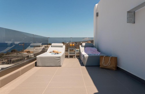 Kamari Apartment | G & W Suites