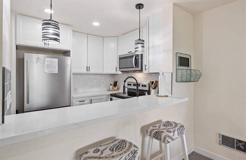 Oceanside Cottage | G6 North Coast Village - 1 Brdrm cottage- Beautiful renovated kitchen, complex directly on beach!