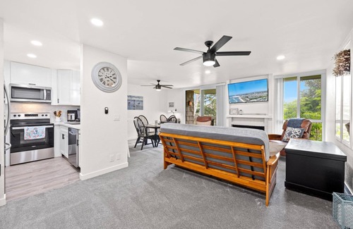 Oceanside Cottage | G6 North Coast Village - 1 Brdrm cottage- Beautiful renovated kitchen, complex directly on beach!