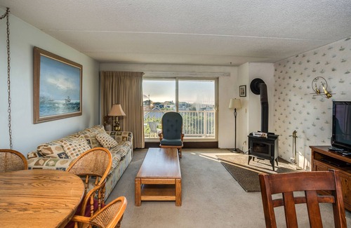 Gearhart Condo | G633 1 bedroom 2nd Floor PET FRIENDLY No Cleaning Fees