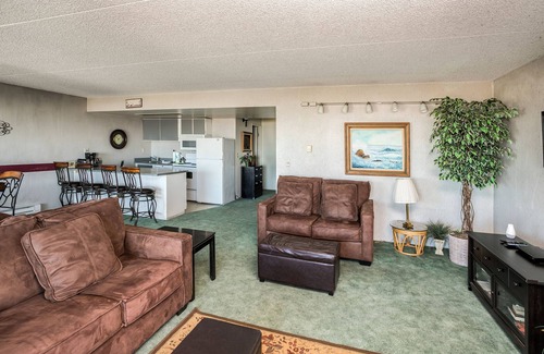 Gearhart Condo | G684 3rd Floor 2 bedroom, elevator, No cleaning fees
