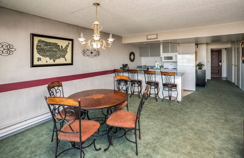 Gearhart Condo | G684 3rd Floor 2 bedroom, elevator, No cleaning fees
