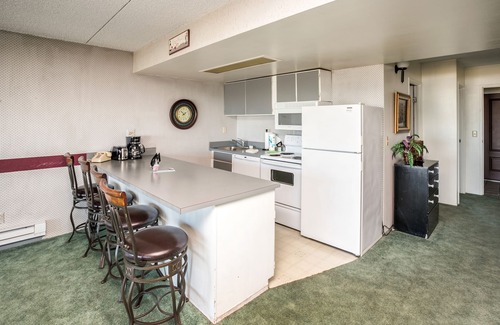 Gearhart Condo | G684 3rd Floor 2 bedroom, elevator, No cleaning fees