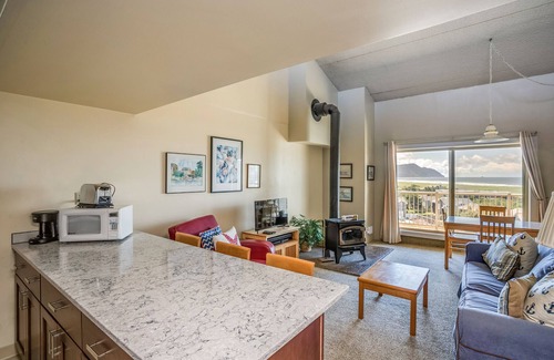 Gearhart Condo | G700 1.5 bedroom with loft 4th floor No cleaning fees