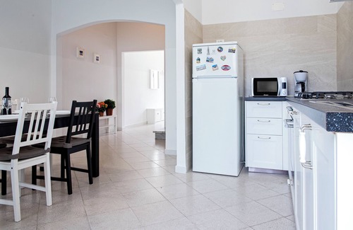 Ex Campo d'Aviazione House | Gabbiano Bianco cozy cottage in Viareggio WiFi, air condit., families and crew