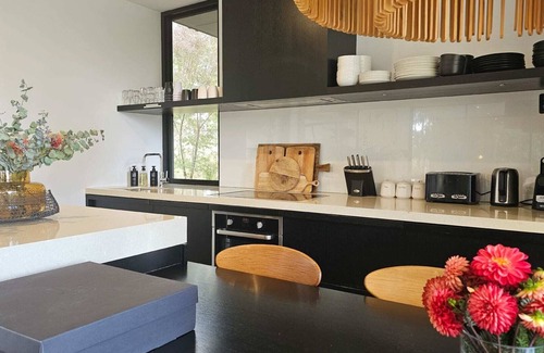 Daylesford and the Macedon Ranges Villa | Gabion Hill Summary: