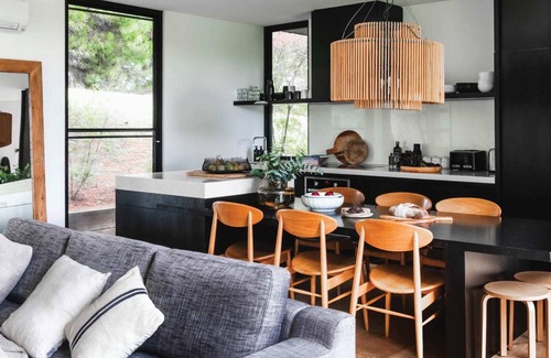 Daylesford and the Macedon Ranges Villa | Gabion Hill Summary: