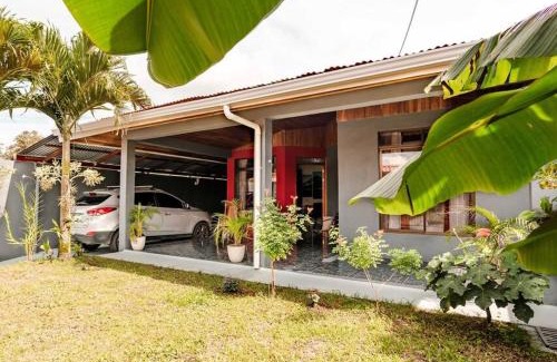 Barrio Pilo House | Gaby's Home In Downtown La Fortuna