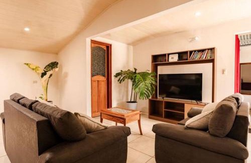 Barrio Pilo House | Gaby's Home In Downtown La Fortuna