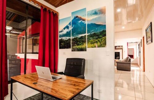 Barrio Pilo House | Gaby's Home In Downtown La Fortuna