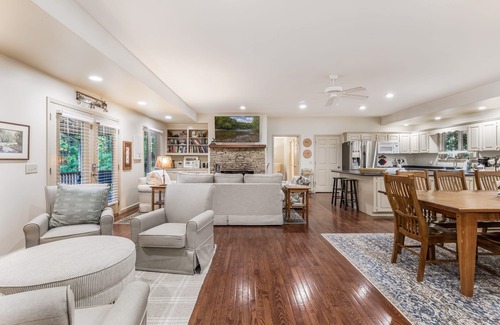 Demorest Cabin | Gaby's on the River - Perfect Vacation Home Short Walk to Chattahoochee River