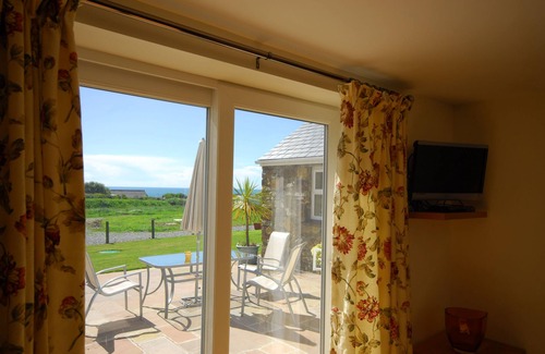 Cylch-Y-Garn Cottage | Gadlys Farmhouse and Cottage Combined - sleeps 12 guests in 6 bedrooms