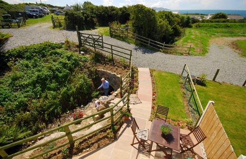 Cylch-Y-Garn Cottage | Gadlys Farmhouse and Cottage Combined - sleeps 12 guests in 6 bedrooms