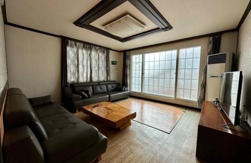 Hwajeong House | Gaedo Island Private House