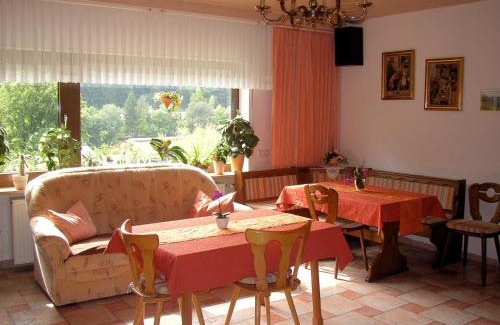 Egloffstein Hotel | Gaestehaus Grau