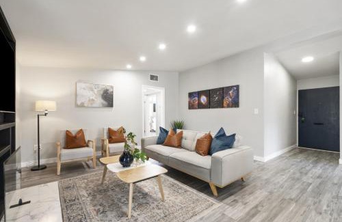 Southwest Anaheim House | Galactic Getaway Close to Disney with Pool and Games