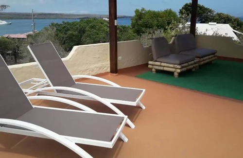 Bahia de la Academia House | GALAPAGOS SHANGRI-LA 2 CASAS LEGAL&CLOSE TO BEACHnn