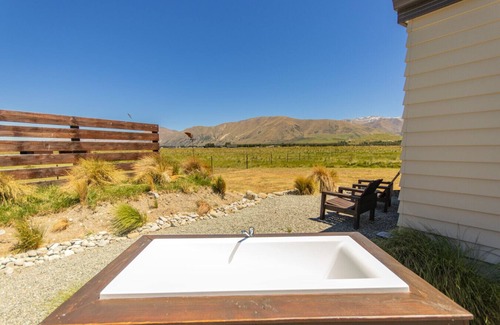Ben Ohau House | Galaxy Views · Pedalfish Cottages: Galaxy Views FREE WIFI