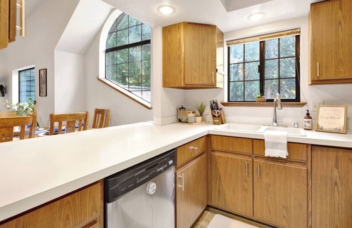 Geneva House | Galbraith Mtn Forest Retreat - pedal to world-class mountain biking trails!
