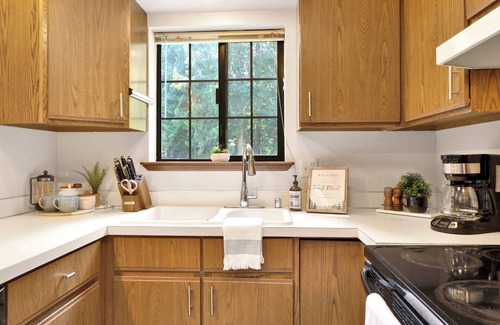 Geneva House | Galbraith Mtn Forest Retreat - pedal to world-class mountain biking trails!