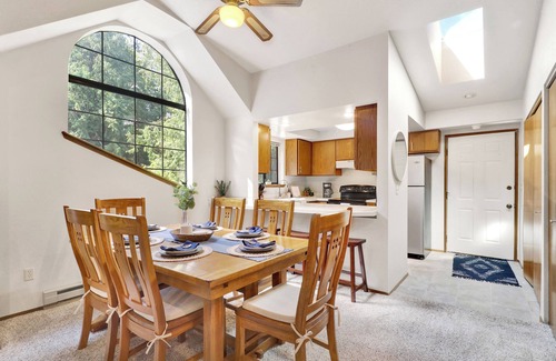 Geneva House | Galbraith Mtn Forest Retreat - pedal to world-class mountain biking trails!