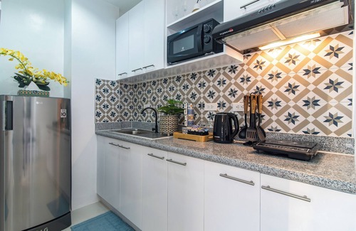 Mandaue Apartment | Galena by J&J (1BR | WiFi | Netflix | Pool)
