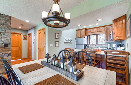 The Galena Territory House | Galena Townhome w/Deck & Golf Course View!