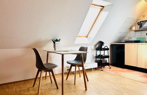 Stadtmitte Apartment | Galerie-Dachstudio- Ruhig & kompakt-Waschmaschine- WLAN- Parkplatz