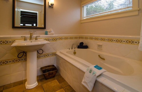 Sturdies Bay Hotel | Galiano Oceanfront Inn & Spa