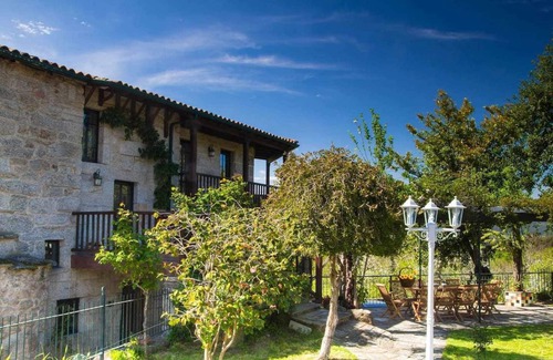 Cerdedo House | GALICIA VILLAS. Boutique rural house with pool and lush garden.