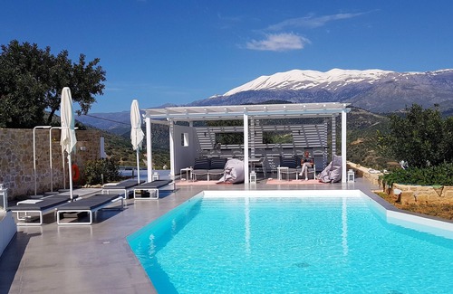Agia Galini Apartment | Galini Breeze is a luxurious small-scale holiday resort for couples, Crete south
