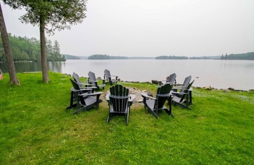 Lanark Highlands Cottage | Galini Lakehouse - Five Bedroom Cottage, Sleeps 14