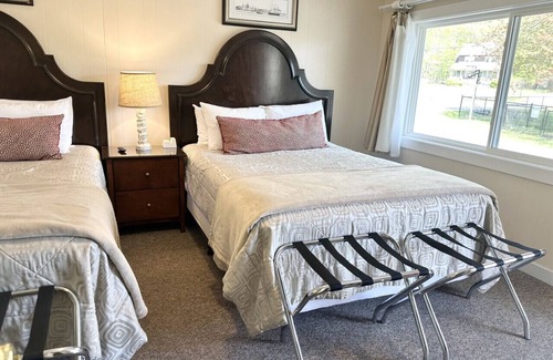 Hulls Cove Hotel | Gallagher's Travels Room 3 (Double Queen)