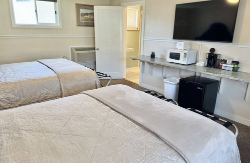 Hulls Cove Hotel | Gallagher's Travels Room Six (Double Queen)