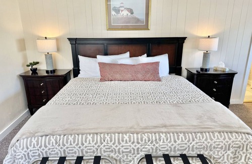 Hulls Cove Hotel | Gallagher's Travels Room Eight (King)