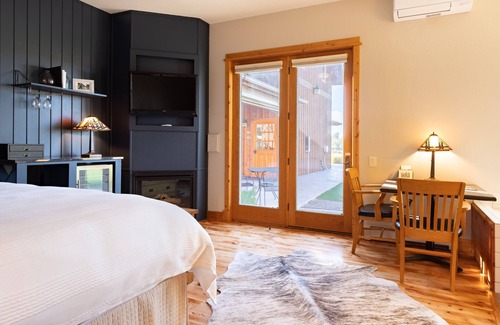 Bozeman Cabin | Gallatin River Lodge