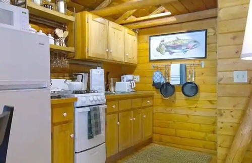 Gallatin Gateway House | Gallatin River waterfront fly fishing access w/fire pit - Historic Gallatin River Cabin