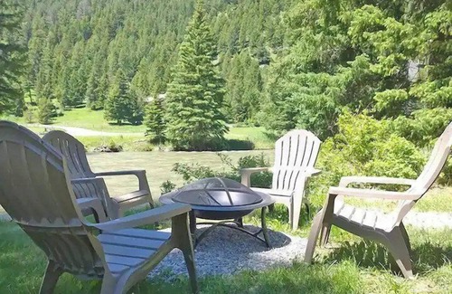 Gallatin Gateway House | Gallatin River waterfront fly fishing access w/fire pit - Historic Gallatin River Cabin