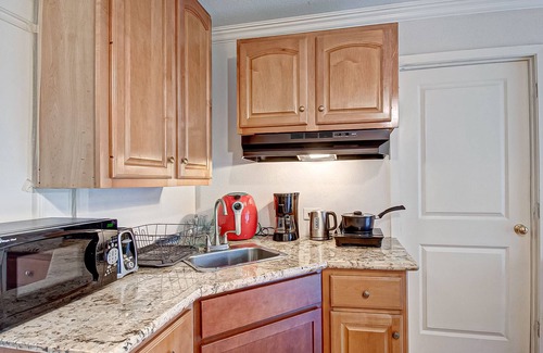Uptown Apartment | Galleria Hideout