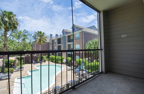 Houston Apartment | Galleria Luxury Gated Apartment
