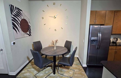 Uptown Apartment | Galleria Luxury Stay Pool Gym Stunning Views