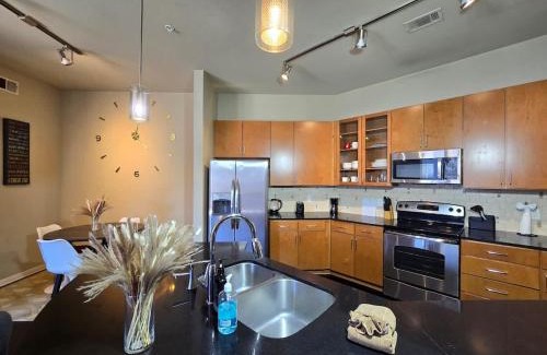 Uptown Apartment | Galleria Luxury Stay Pool Gym Stunning Views