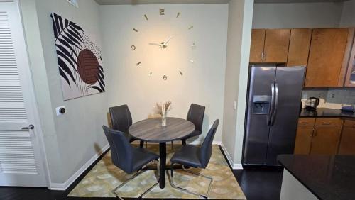 Uptown Apartment | Galleria Luxury Stay Pool Gym Stunning Views