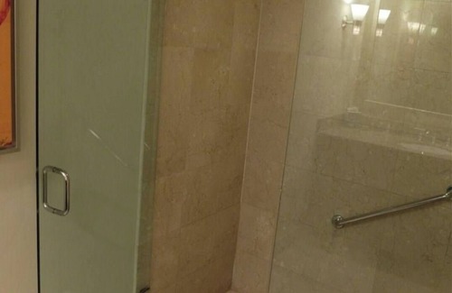 Birch Park Finger Streets Hotel | Galleria Mall Hotel Walk to the Beach