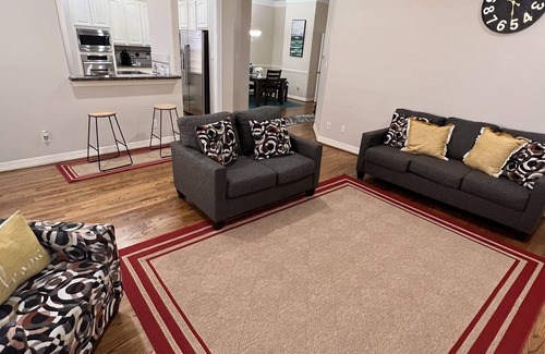 Houston House | Galleria master house w/jetted tub 2 mins to mall